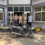 थाना बड़वानी पुलिस ने त्वरित कार्रवाई करते हुए मोटरसाइकिल चोर संजय पिता मेघाराम आर्य, 34 साल, निवासी- पिपलूद बसाहट बड़वानी को दबोचा मोटर साइकिल की जप्त भेजा जेल