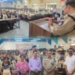 पुलिस अधीक्षक श्री पद्मविलोचन शुक्ल ने खुद संभाली कमान: छात्र जीवन में कड़ी मेहनत और माता-पिता व गुरुजनों के सम्मान की दी सीख उन्हें डिजिटल खतरों व सफल करियर निर्माण के संबंध में किया जागरूक