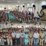 हरसुख दिगंबर जैन हायर सेकेंडरी स्कूल, में साइबर सुरक्षा विषयक जागरूकता शिविर का किया आयोजन कार्यक्रम में जिले के साइबर एक्सपर्ट श्री रितेश खत्री ने कहा कि “साइबर अपराधी आपकी कम जानकारी का फायदा उठाकर डराते हैं या रातों-रात अमीर बनने का लालच देते हैं। डरे नहीं, सतर्क रहें, सजग रहें।”