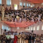 पुलिस अधीक्षक श्री पद्मविलोचन शुक्ल के कुशल निर्देशन में जिलेभर में व्यापक साइबर जागरूकता अभियान किया जा रहा है संचालित, आज छात्र-छात्राओं को संबोधित करते हुए बड़वानी थाना प्रभारी श्री बलजीत सिंह बिसेन ने कहा कि “मोबाइल से उचित दूरी रखें, पढ़ाई और व्यक्तित्व विकास पर दें ध्यान”