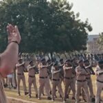 पुलिस लाइन में साप्ताहिक जनरल परेड का भव्य आयोजन ,  अनुशासन और कार्यकुशलता का हुआ प्रदर्शन… परेड के बाद ‘सैनिक सम्मेलन’ में सुनी गईं समस्याएं; अपराध अनुसंधान की बारीकियों पर हुआ विशेष मंथन मिलीं 3 नई बोलेरो गाड़ियां एसपी श्री पद्मविलोचन शुक्ल ने पूजा-अर्चना कर किया रवाना