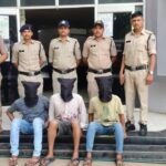 थाना कोतवाली बड़वानी पुलिस द्वारा हत्या के प्रयास के 03 अज्ञात आरोपीयों 1. सोनू उर्फ बा पिता संतोष परिहार, निवासी हाउसिंग बोर्ड कॉलोनी बड़वानी, 2. विरु उर्फ भूरा उर्फ भूरू पिता सूरज कुंडे, निवासी न्यू सोरठ मोहल्ला, बडवानी, 3. कुंदन पिता रमेश वर्मा, 26 साल, निवासी रानीपुरा बड़वानी को किया गया गिरफ्तार… 5000/- रुपये का ईनाम था  उद्घोषित